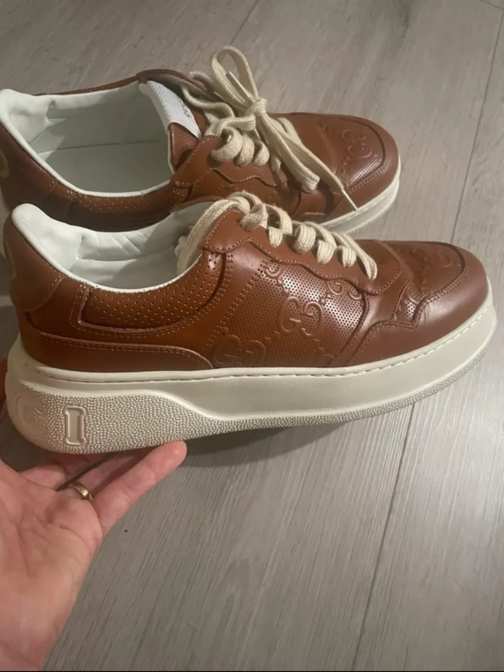 Gucci Men’s Brown Leather Low-Top Sneakers size 9 Like New